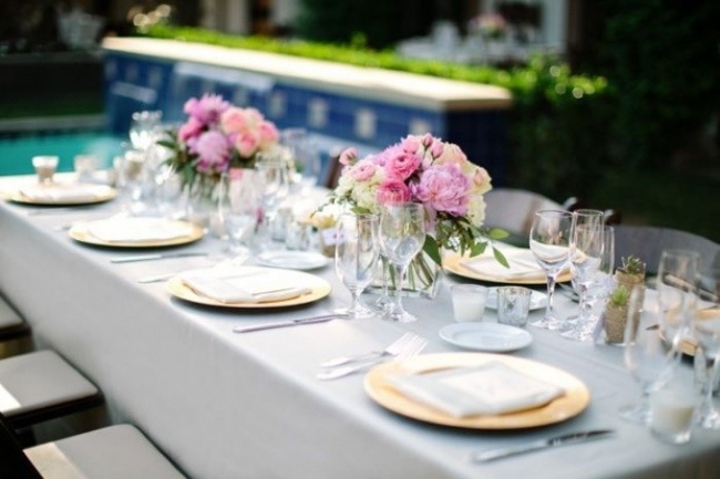 decoracion-boda-primavera-mesa-rectangular-ramos-flores