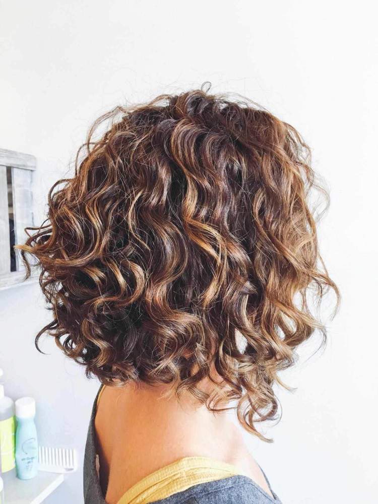 Corte de Pelo Rizado en Capas - ¡El estilo para elegir! 2 - 【MioEstilo】 Corte bob rizado destaca el cabello de longitud media