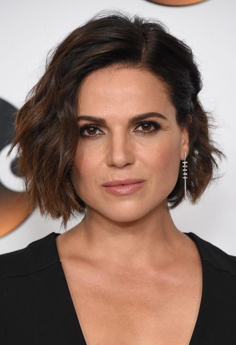 Lana Parrilla barbilla dividida ondulada cuadrada mujer 40 50s