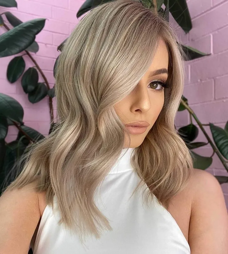 ¡Explora cómo maquillarte para realzar tu tono sublime! 4 - 【MioEstilo】 color de cabello rubio ceniza maquillaje para ojos verdes