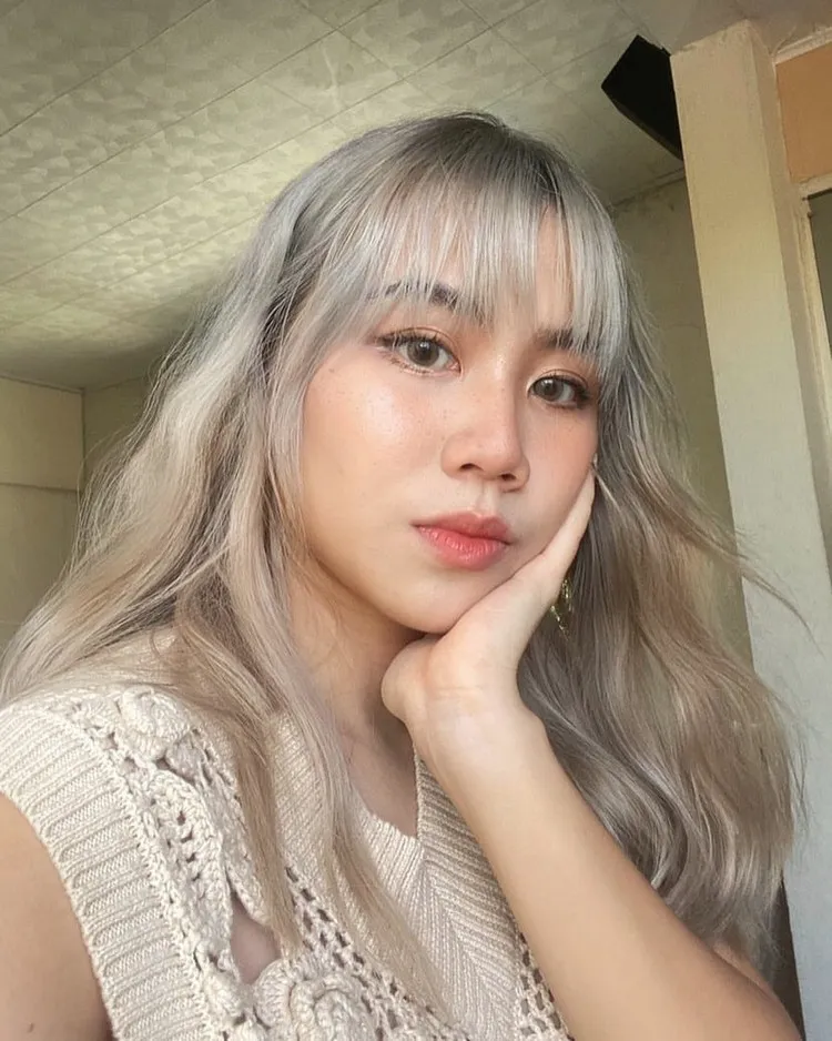 ¡Explora cómo maquillarte para realzar tu tono sublime! 7 - 【MioEstilo】 maquillaje para rubio ceniza look limpio tendencia actual de maquillaje