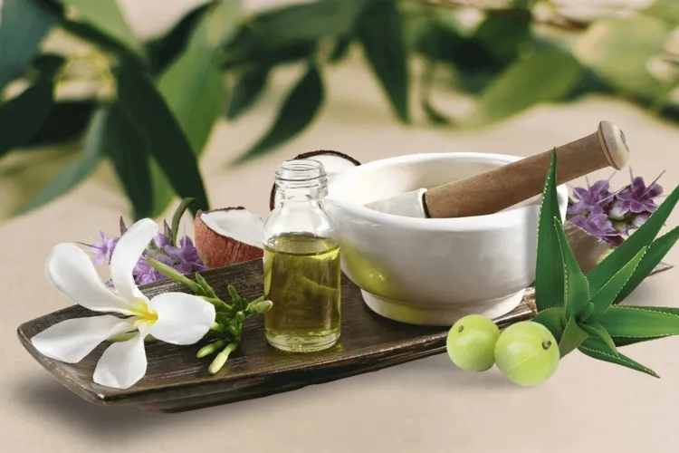 Cabello resplandeciente y sedoso Los principios ayurvédicos varían en la manera de elaborar los aceites