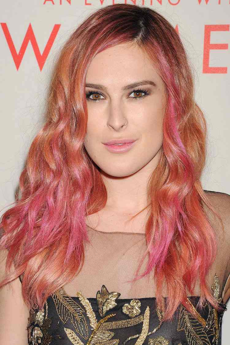 Tinte de cabello coral inspirado en el tono del año Pantone de este año 19 - 【MioEstilo】 Look de cabello balayage con tonalidades de cobre rosa coral, estilo de Rumer Willis