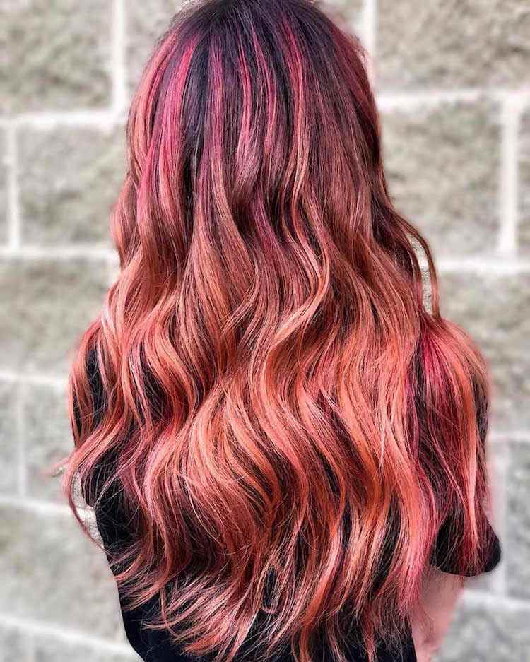 Tinte de cabello coral inspirado en el tono del año Pantone de este año 20 - 【MioEstilo】 Balayage en tonos castaños con toques de rosa coral