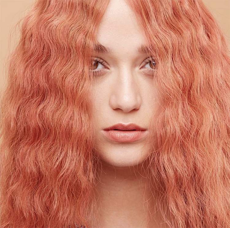 Tinte de cabello coral inspirado en el tono del año Pantone de este año 29 - 【MioEstilo】 Estilo de cabello rizado con color de cabello coral Living Coral según Pantone en 2019