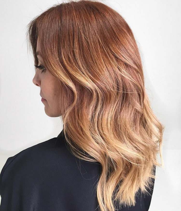 Cabello color cobre - ¡los tonos más apasionados que no debes perderte! 18 - 【MioEstilo】 corte ondulado en melena larga con tonos cobrizos Ombre