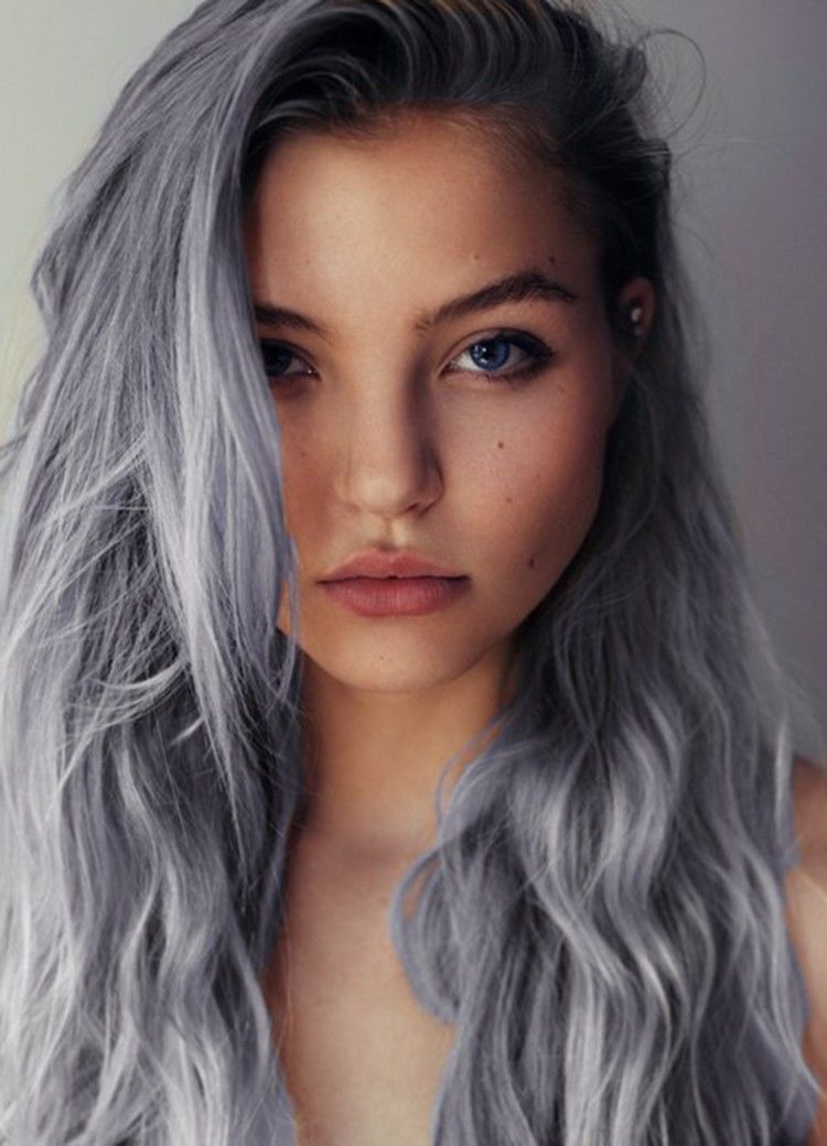 cabello gris claro lila