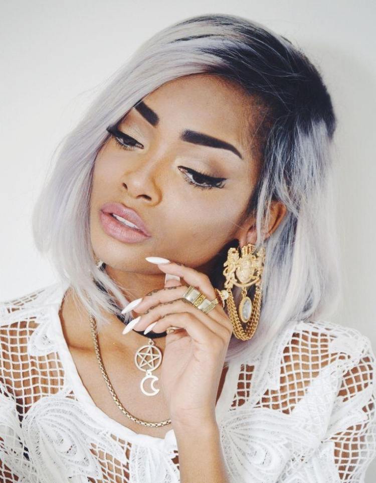cabello gris en 2016 raíces oscuras puntas claras