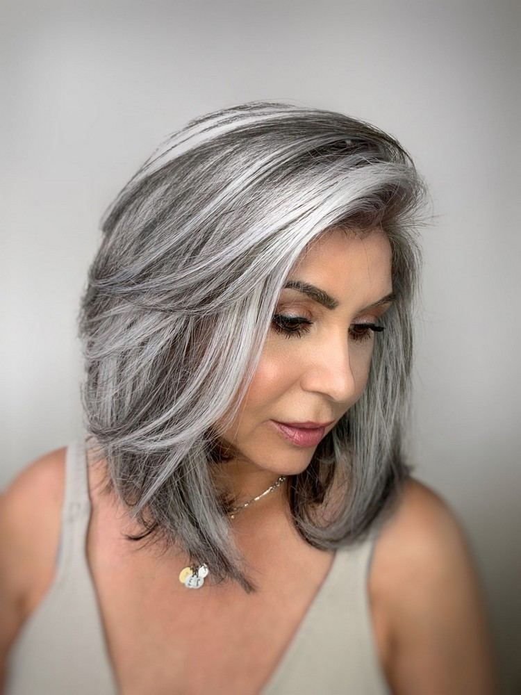 Peinado sal y pimienta en una diversidad de estilos elegantes para probar 15 - 【MioEstilo】 tendencia de color de cabello pimienta y sal para mujeres 2021
