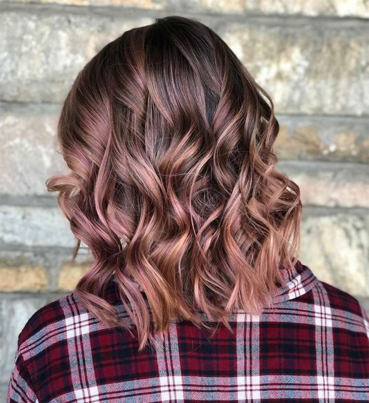 la última moda de tonalidades para mujeres de cabello oscuro 15 - 【MioEstilo】 cabello castaño rosado en bob ondul