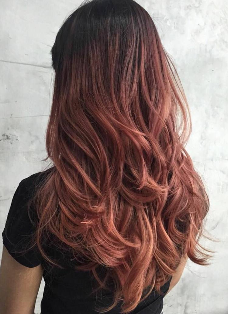 la última moda de tonalidades para mujeres de cabello oscuro 19 - 【MioEstilo】 cabello castaño rosado con mechas rosas sin raíces