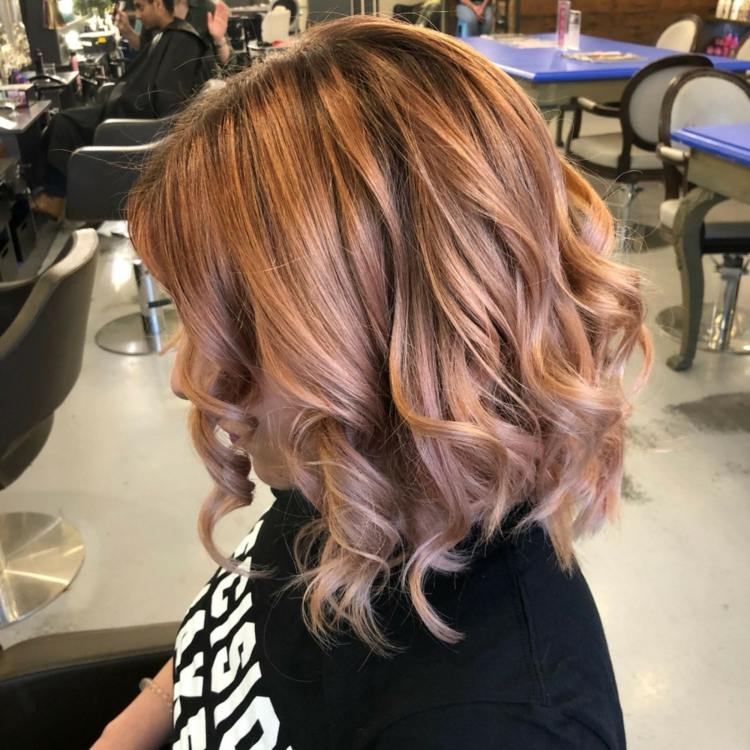 la última moda de tonalidades para mujeres de cabello oscuro 25 - 【MioEstilo】 rosa oro cabello castaño rosa cuadrado ondulado