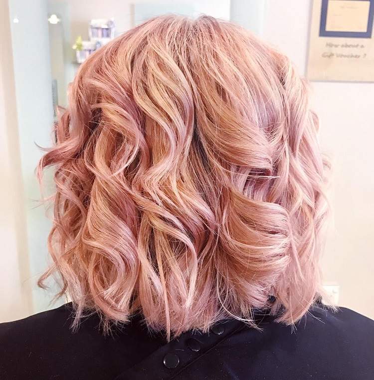tendencia de pelo rosa dorado de este año