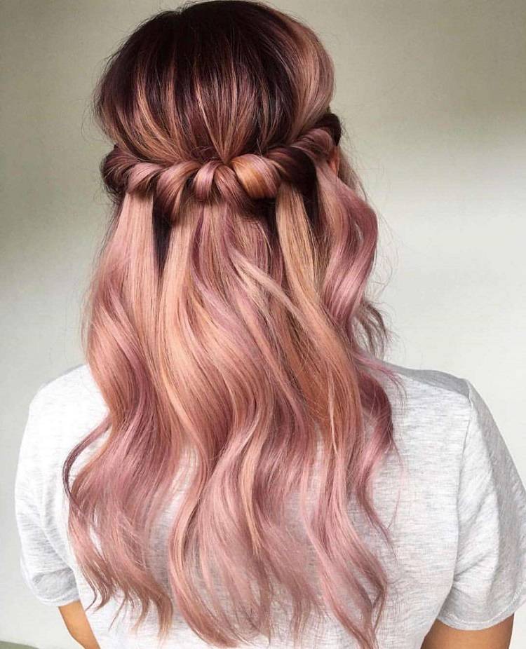 peinado moderno con balayage de oro rosa