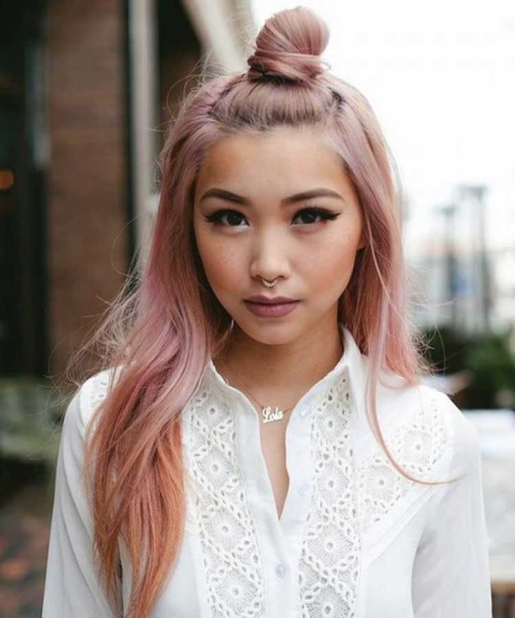 moño pequeño torcido en tono rosa pastel para el cabello rosado
