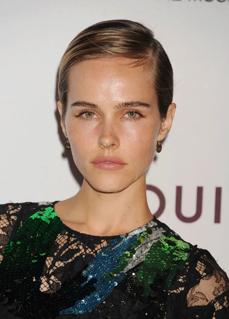 lado femenino corte pixie despedida modelo australiana actriz Isabel Lucas