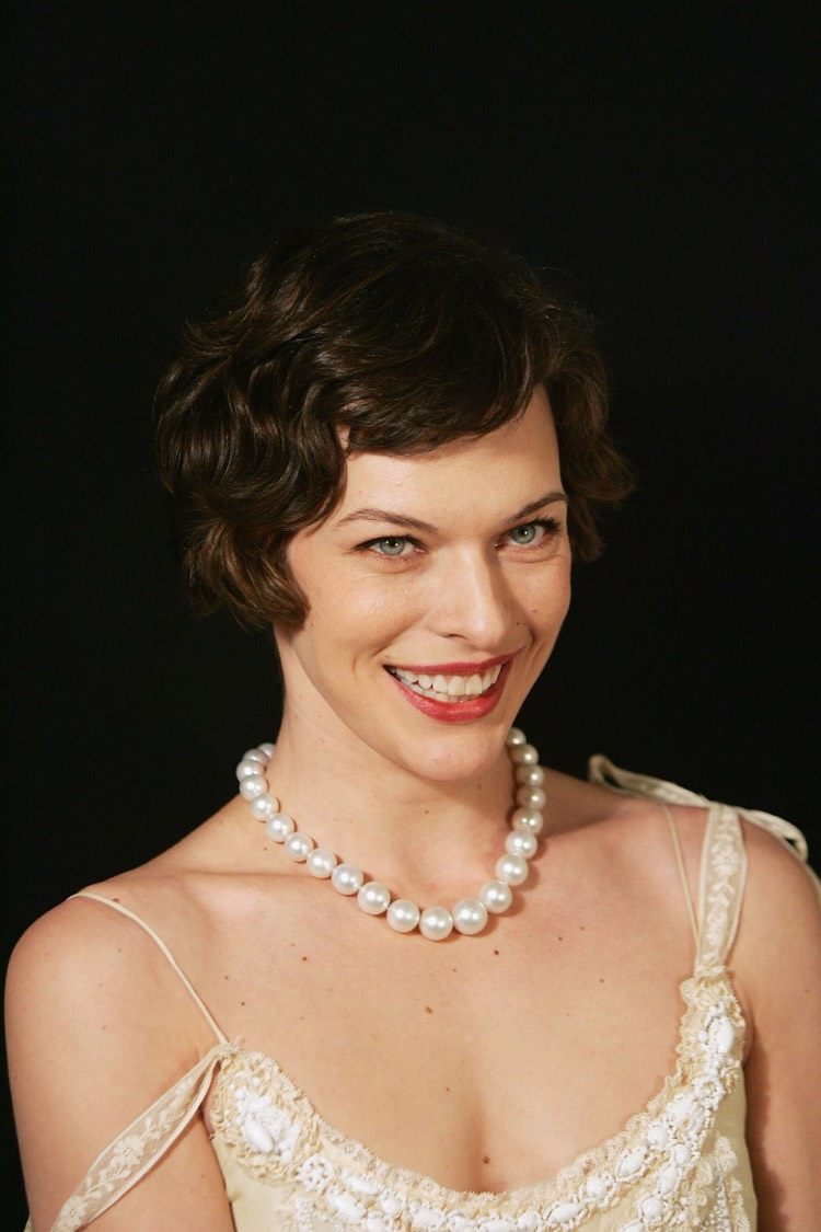 Corte corto inspirado en los años 20 peinado año 20-corte-corto-pelo-milla-jovovich
