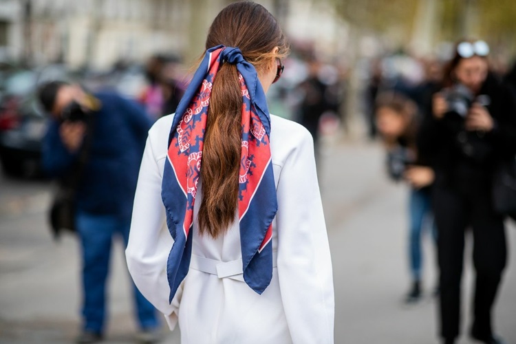 Estilos de peinados con pañuelos - ideas para este verano 6 - 【MioEstilo】 maneras de llevar un pañuelo ideas para el día a día combinaciones peinados prendas