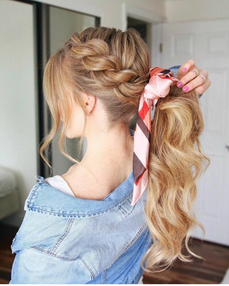 Estilos de peinados con pañuelos - ideas para este verano 17 - 【MioEstilo】 cola trenzada con pañuelo en cabello largo