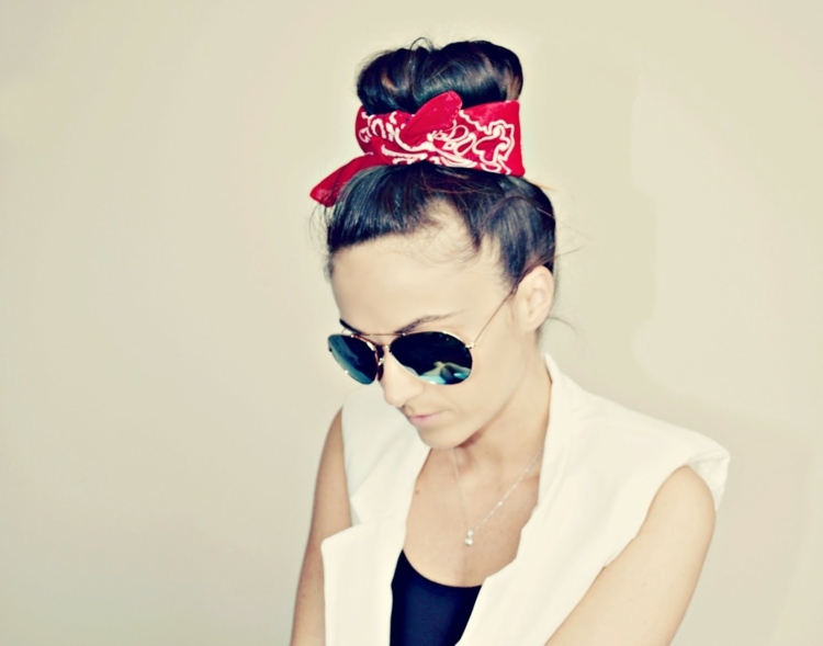 peinado-bandana-pelo-moño-bandana-rojo-blanco-diseños