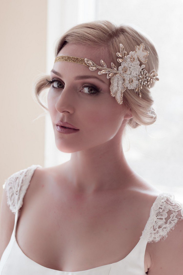 look boho chic de novia con cabello corto - tiara de diamantes de imitación y flores