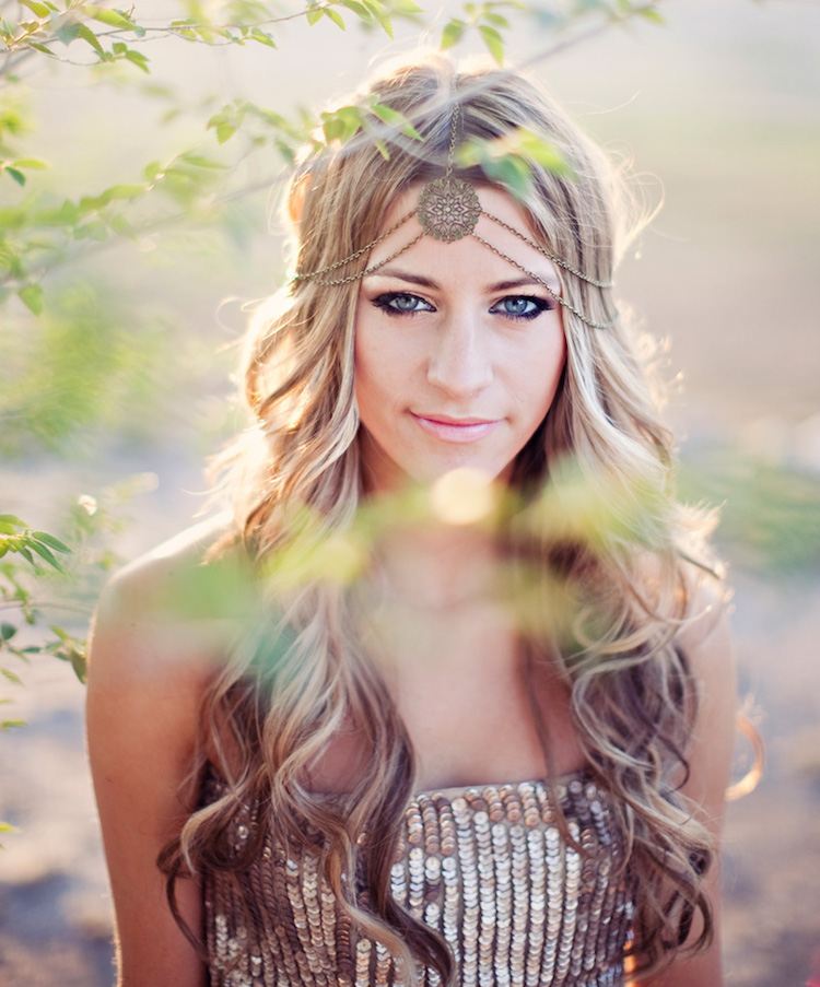 peinado-bohemio-chic-joyas-cabello-exótico