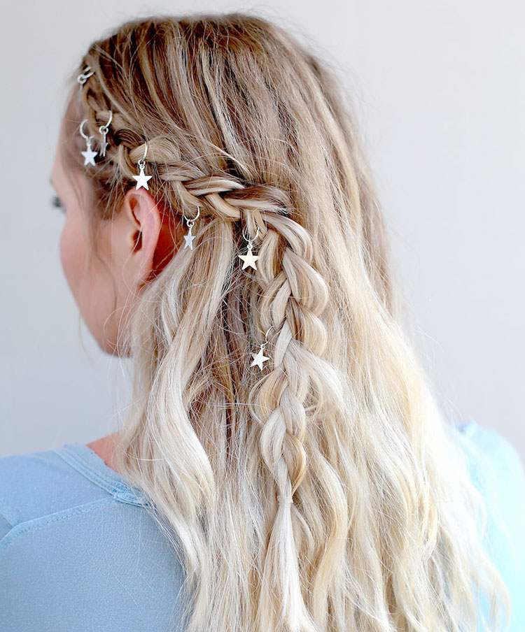 peinado boho-chic con trenza a un lado y estrellas de plata