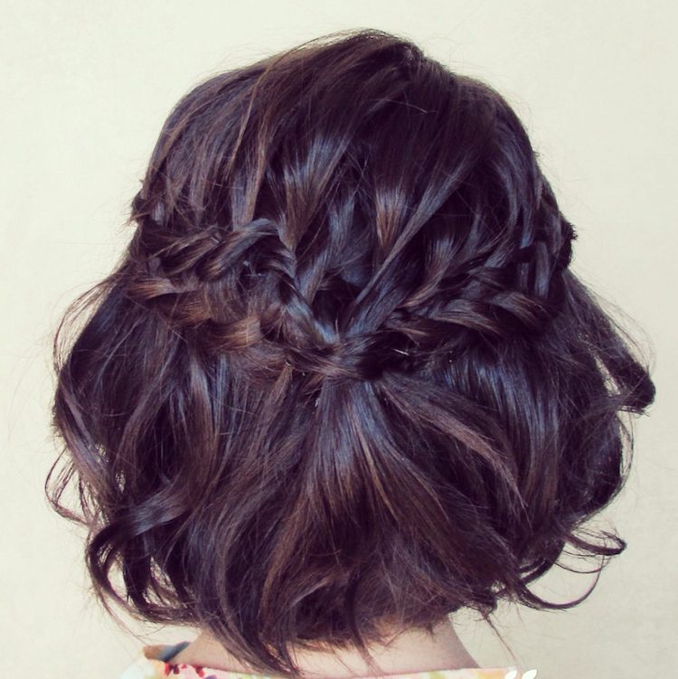 peinado bohemio-chic con trenza para cabello corto