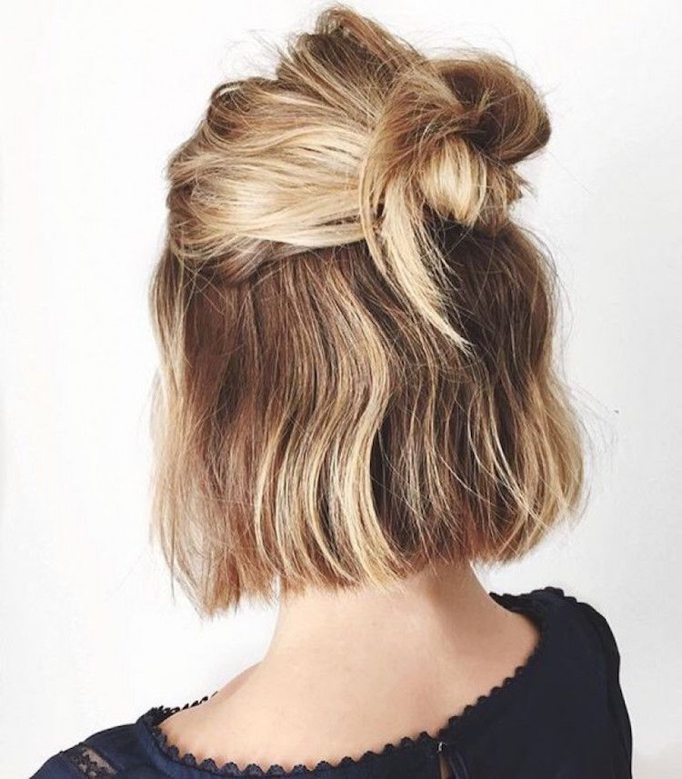 peinado bohemio-chic de pelo corto con medio recogido