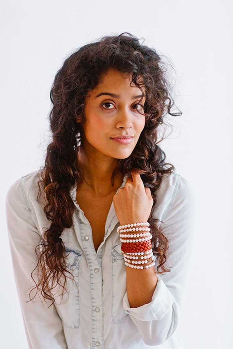 peinado boho-chic con trenza para cabello rizado