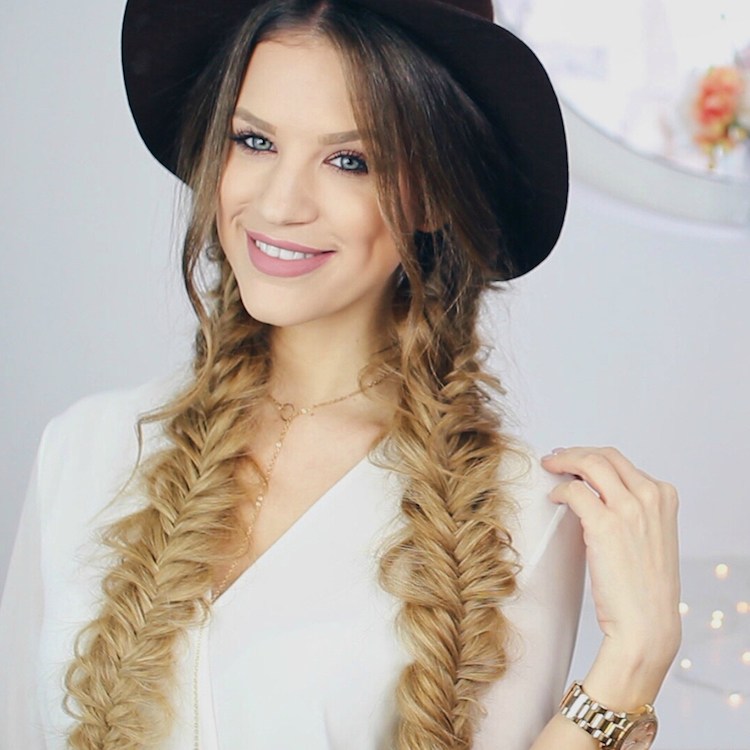 peinado-bohemio-chic-trenzas-orejas-trigo-sombreado-fedora-sombrero