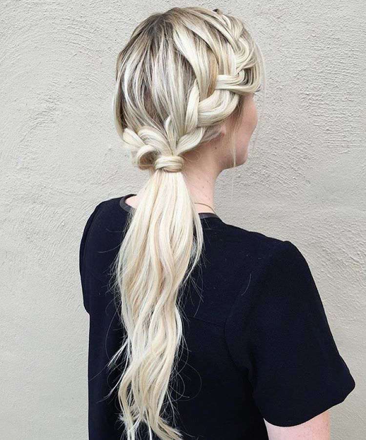 peinado bohemio chic trenza lateral cola de caballo baja