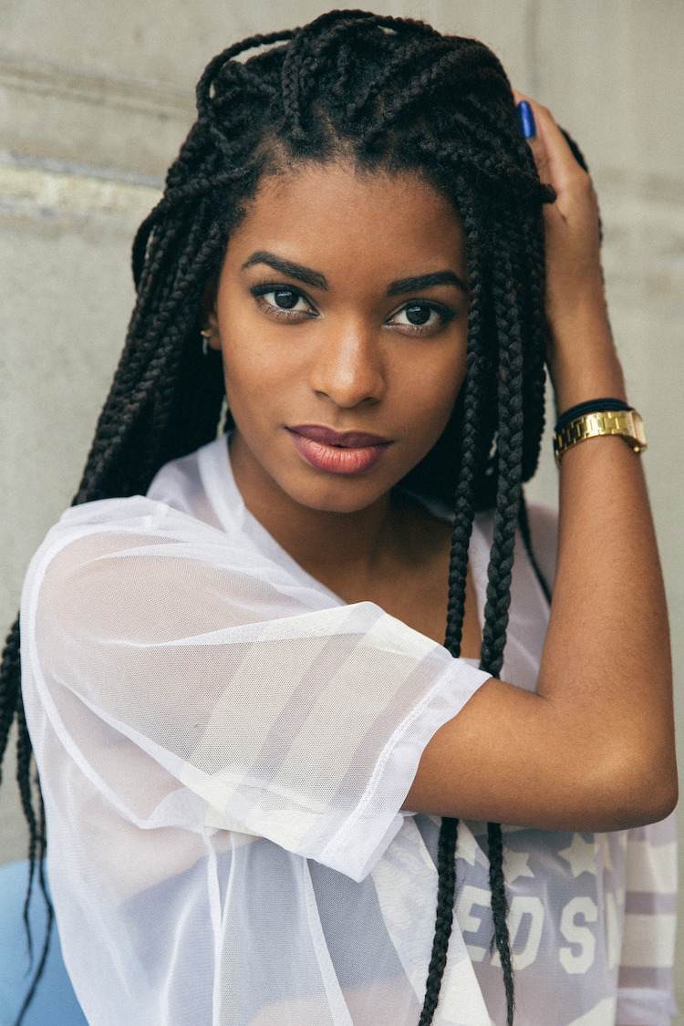 peinado moderno pelo afro trenzas gruesas