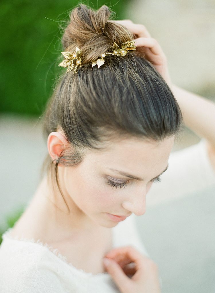 peinado lazos para el cabello moño torcido joyería nupcial vintage