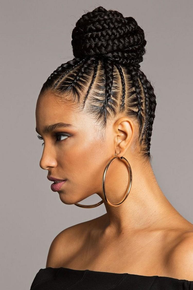 peinado para cabello rizado original mini trenzas moño alto trenzado