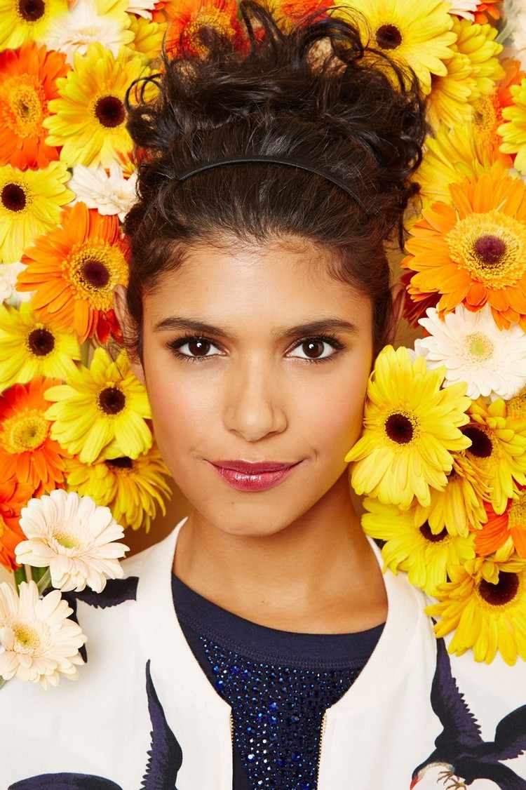 peinado-cabello-rizos-diadema peinado pelo rizado
