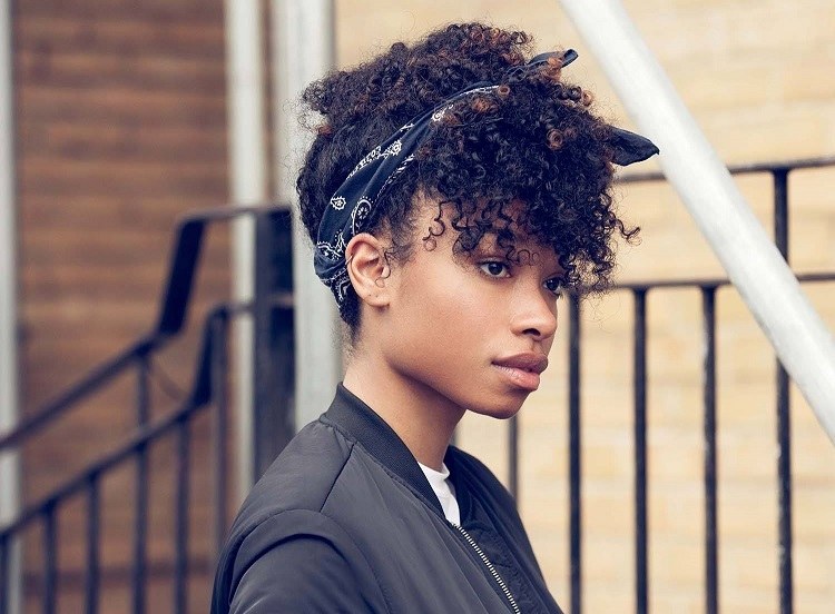 peinado cabello rizado updo cabello rizado peinado con adición