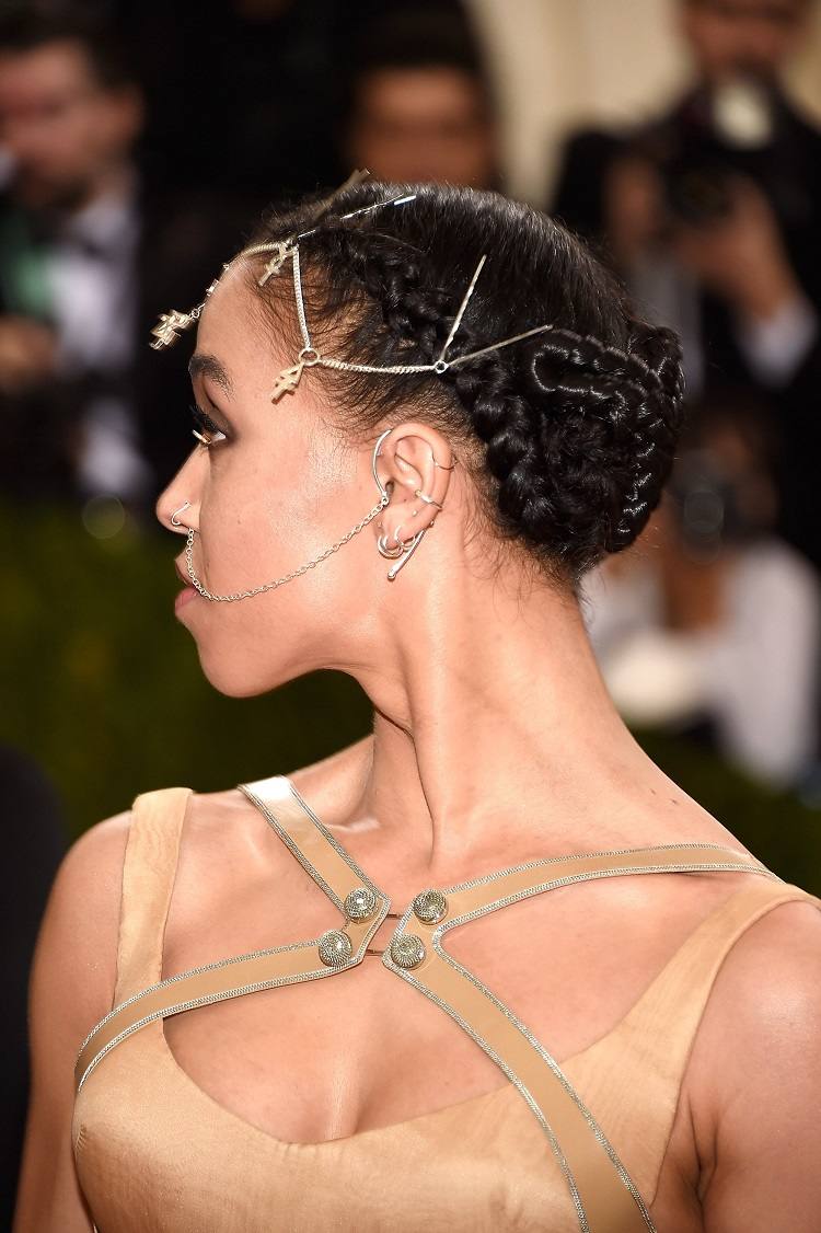 trenza de pelo corto y rizado