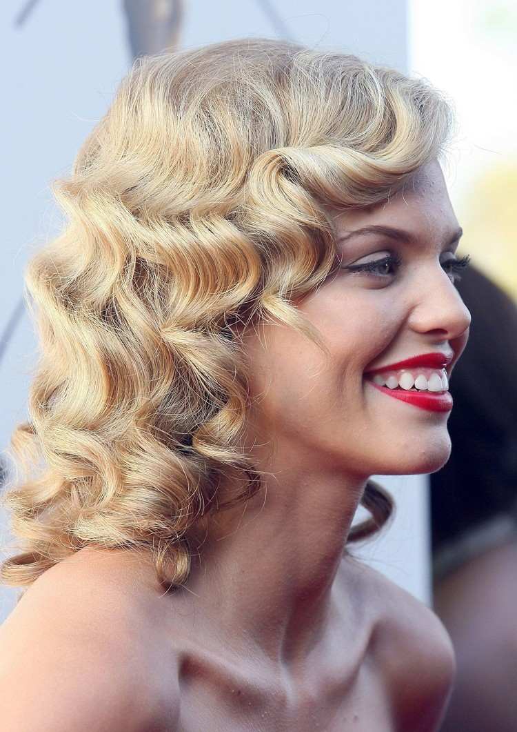 peinado de cabello medio largo de Anna Lynne McCord