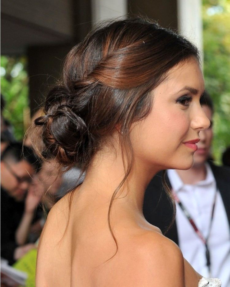 peinado-pelo-medio-largo-nina-dobrev-bun