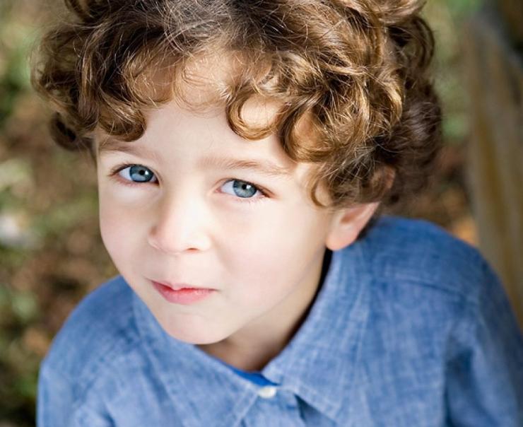 peinado-nino-nino-ondulado-verano-pelo medio-largo2 peinado infantil