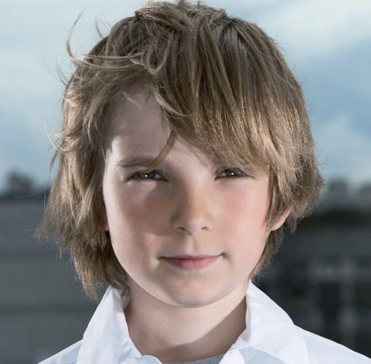 peinado-niño-niño-verano-medio-largo-casual-pelo liso