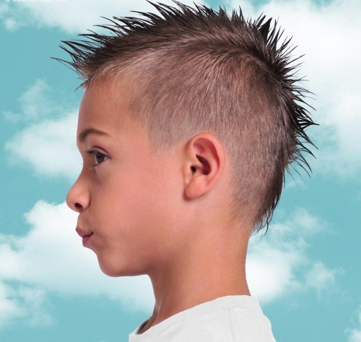 peinado-niño-niño-verano-degradado-picos-cresta peinado infantil