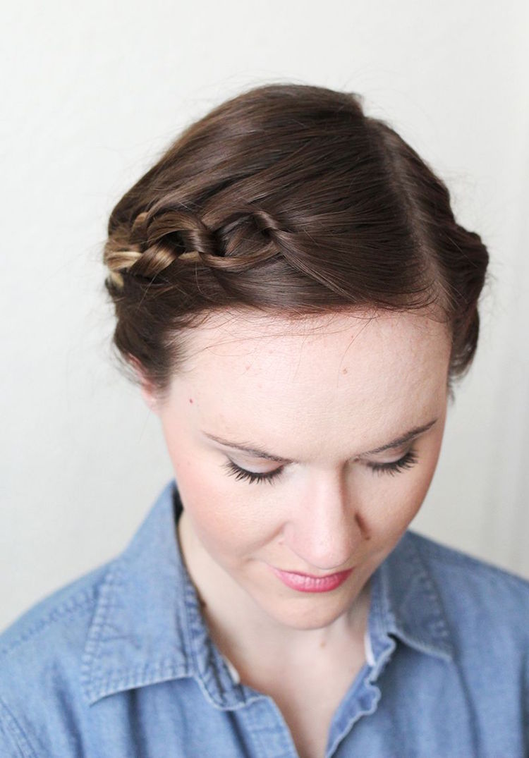 Descubre nuestro tutorial de peinados sencillos para cabello mediano y largo que puedes hacer en casa 12 - 【MioEstilo】 peinado sencillo cabello mediano largo hazlo tú mismo chic trenza encadenada femenina