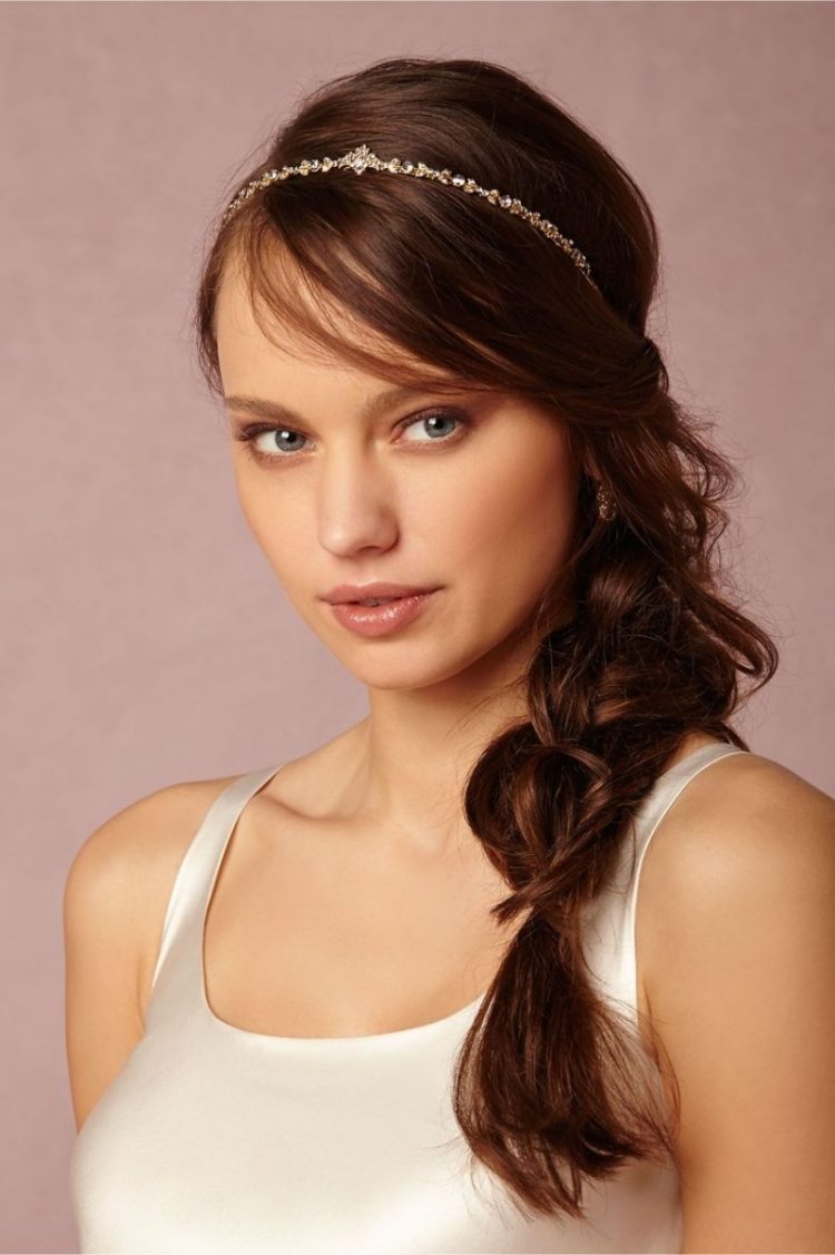 Estilos sencillos para realizar en 50 propuestas de cabello largo y de tamaño medio 5 - 【MioEstilo】 Estilo sencillo de realizar y elegante: trenza sirena lateral con cinta