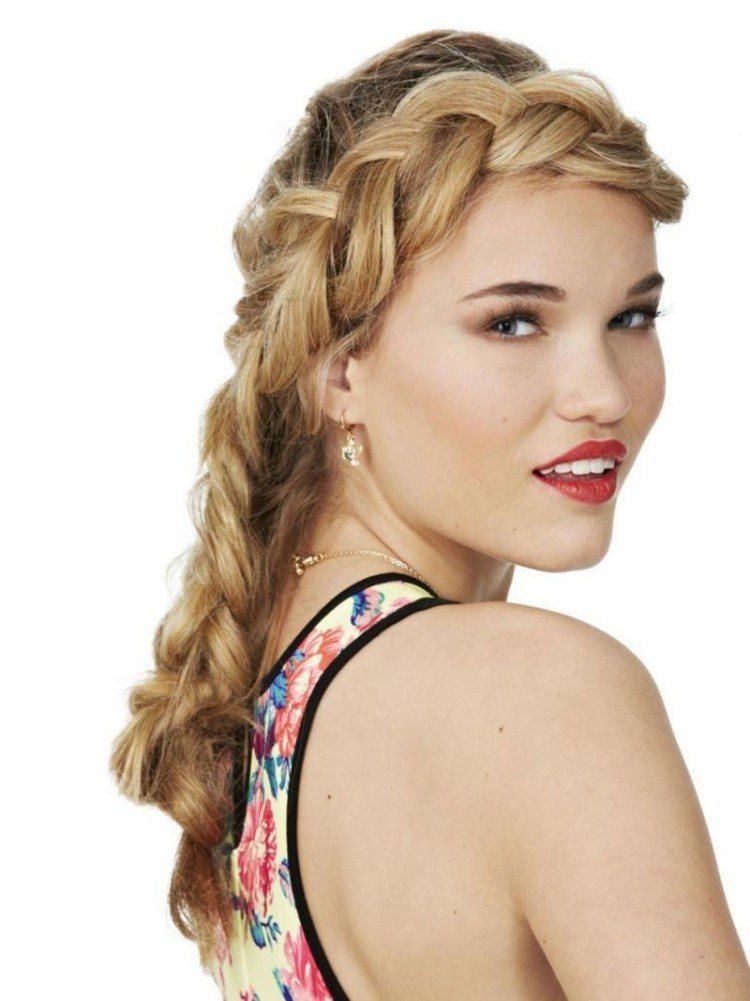 look sencillo para cabello largo: trenza al medio estilo corona peinado-sencillo-de-hacer-pelo-largo-trenza-medio-corona