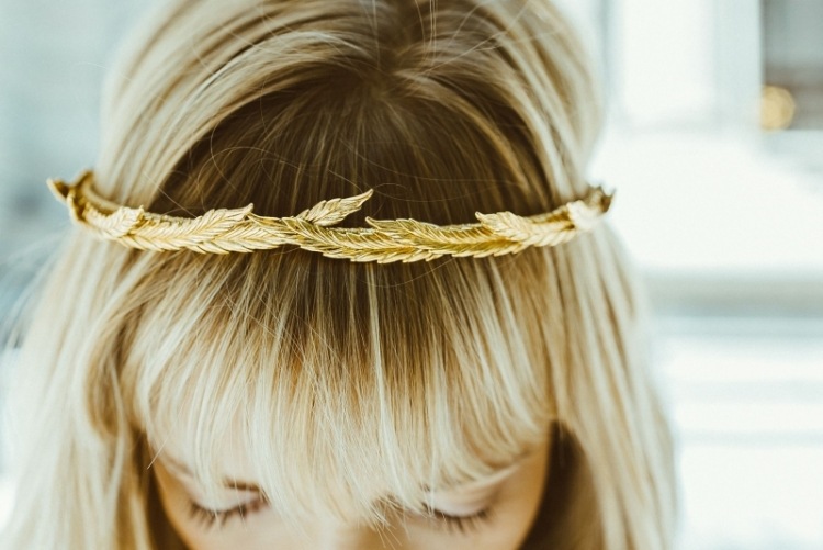 look sencillo de hacer: cabello suelto con diadema dorada sencillo-de-hacer-peinado-suelto-diadema-dorada