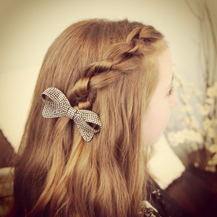 peinado con trenza de lazo lateral sencillo de hacer