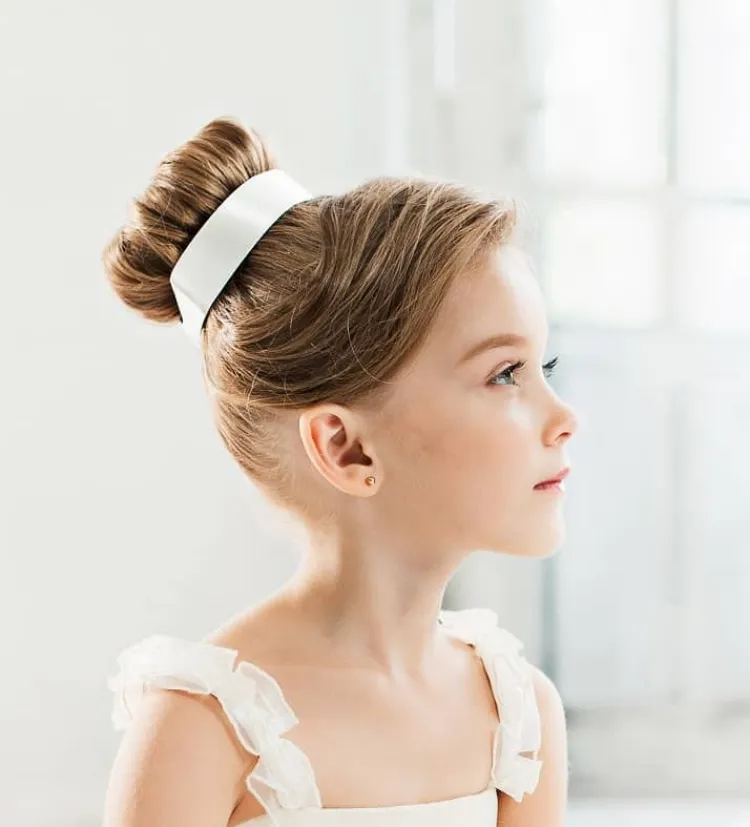 peinado niña chichon boda 2022