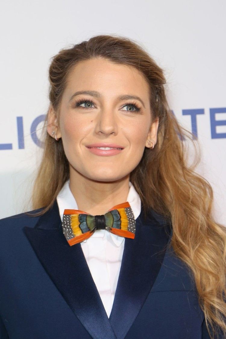 Más de 50 sugerencias de verano inspiradas en las celebridades 10 - 【MioEstilo】 estilo femenino 2018 verano Blake Lively cabello largo suelto